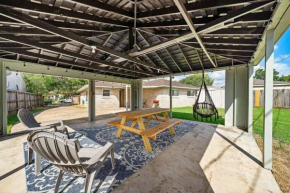 Large South Houston gem with covered patio seating